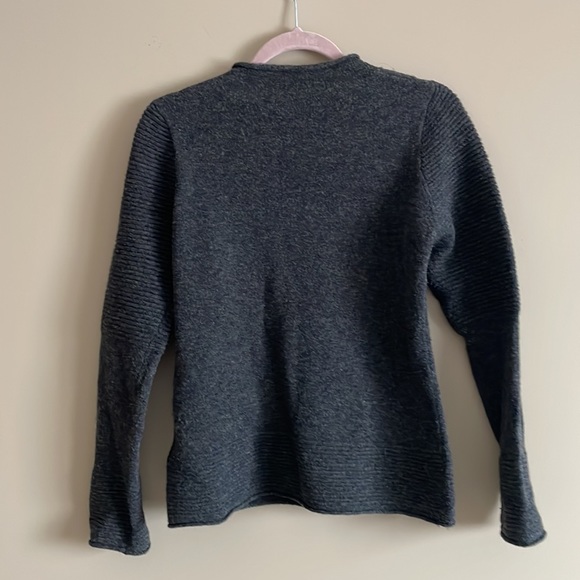 Banana Republic Grey ladies long sleeve sweater. - Picture 2 of 7